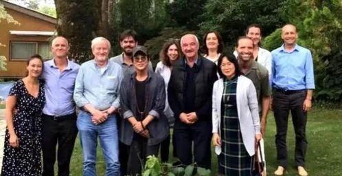 明星出国带孩子图片,跟随明星脚步，探索异国他乡的亲子生活