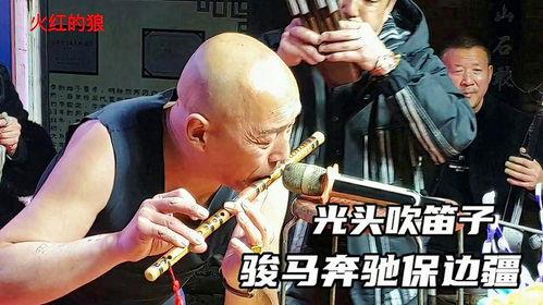 吹笛子的网红盲人视频,盲人网红演绎视觉之外的动人旋律
