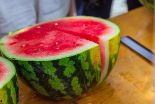 美国ucd大学吃瓜,一场“吃瓜”引发的校园热议