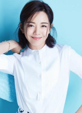 杨紫嫣明星,璀璨星途，青春绽放